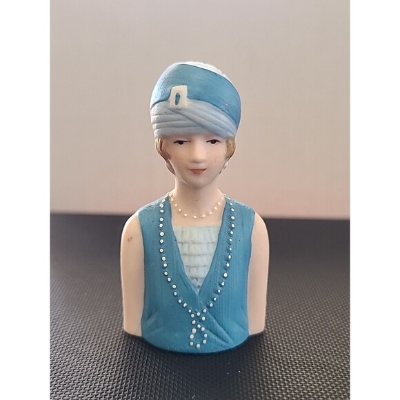 AVON 1983 CIRCA 1927 PORCELAIN MINIATURE LADY"S BUST FIGURINE  1 1/2 " - Picture 1 of 8
